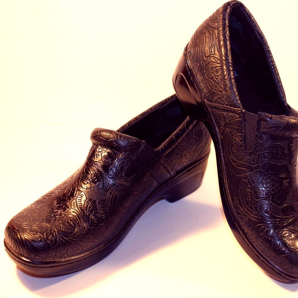 YUU - Bethanee Slip On CLOGS Shoes Women Size 9